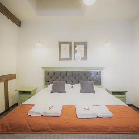 La Curtea Domneasca Hotel Piatra Neamţ Eksteriør billede