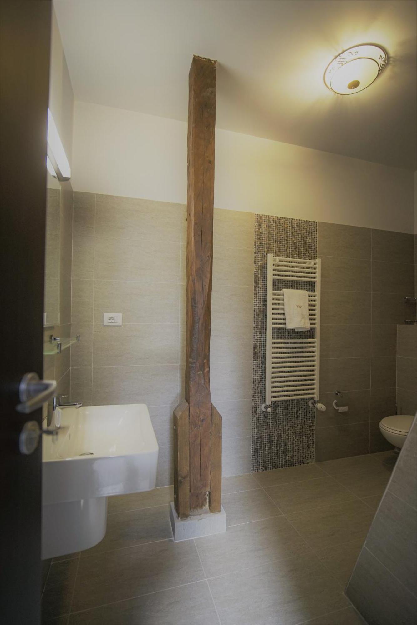 La Curtea Domneasca Hotel Piatra Neamţ Værelse billede