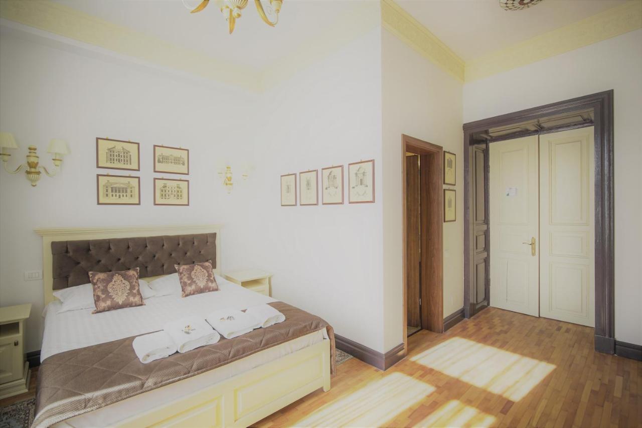 La Curtea Domneasca Hotel Piatra Neamţ Eksteriør billede